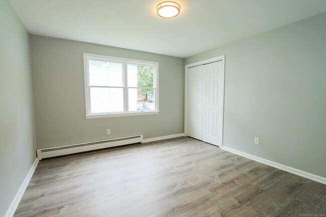 Building Photo - 17 Pinehurst Ave
