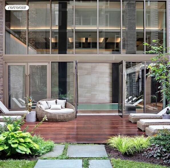 Building Photo - 505 W 43rd St