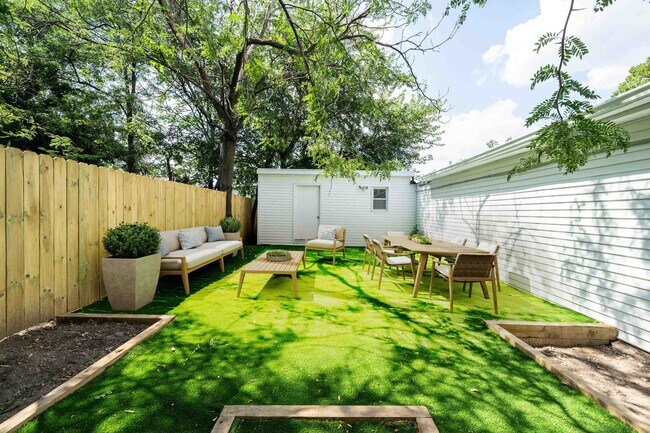 Building Photo - 171 VAN HORNE St