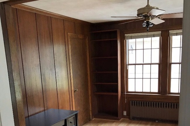 Office (View a) - 1714 Greendale Ave