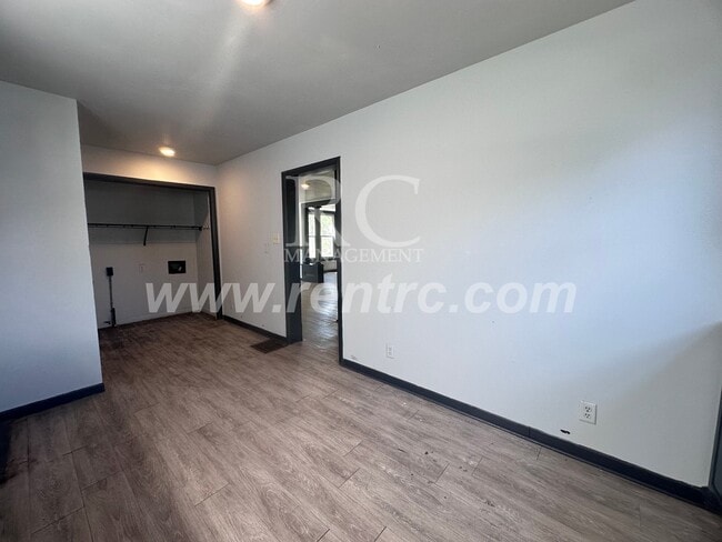 Building Photo - 33 Bismark-