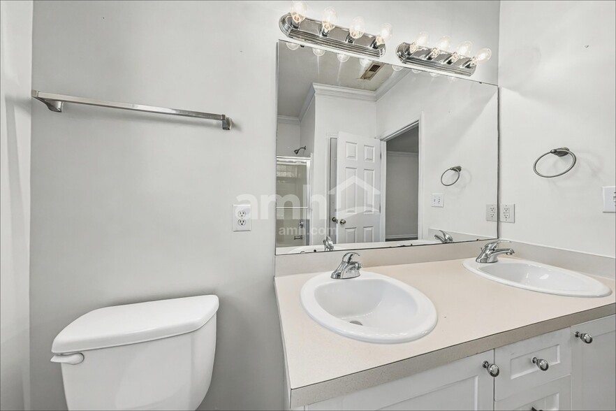 Building Photo - 5320 Sahalee Way