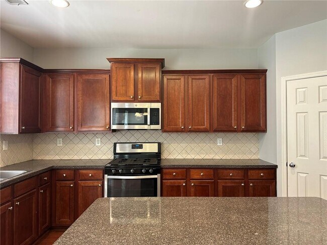 Building Photo - 669 Maple Grove Way