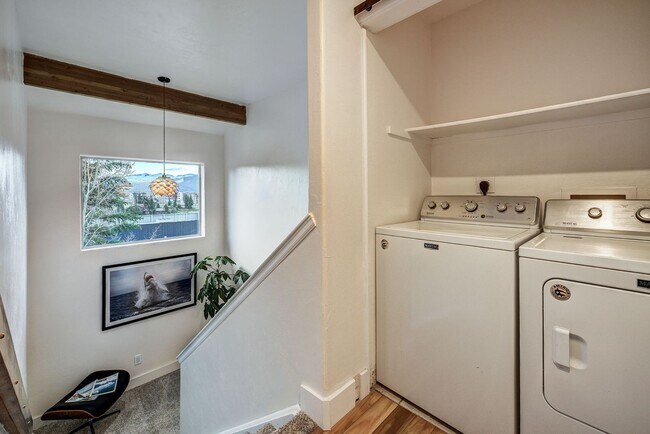 Building Photo - 7 Lookout Ridge Dr