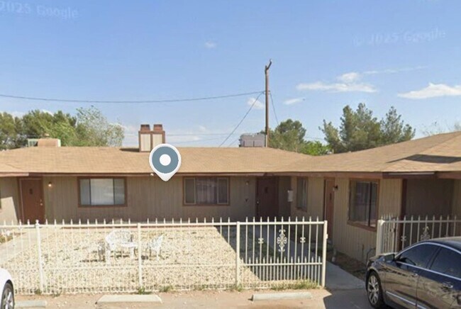 Building Photo - 15833 Serrano Rd