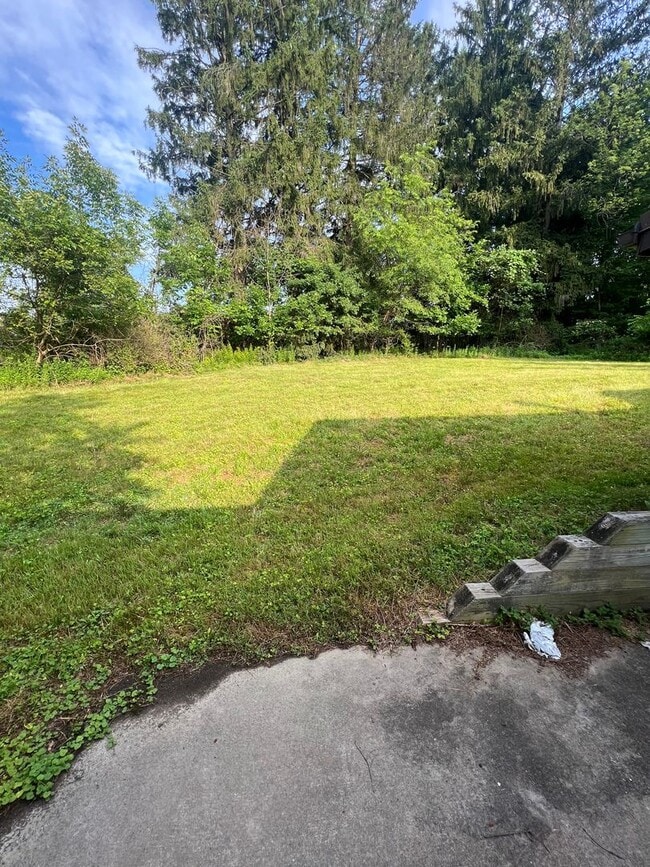 Building Photo - 3-bedroom, 2-bathroom private retreat in C...