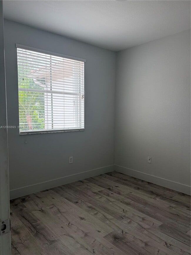 Building Photo - 10947 NW 79th St