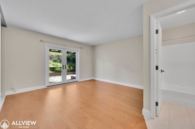 Building Photo - Gated Cimarron 3 Bed/ 2 Bath Home with Garage & Community Amenities