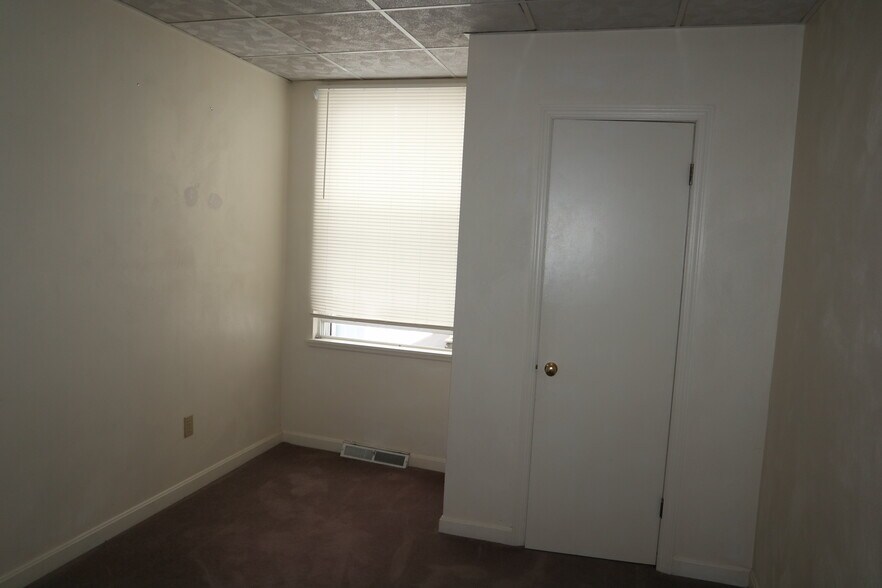 Building Photo - 320 3rd St