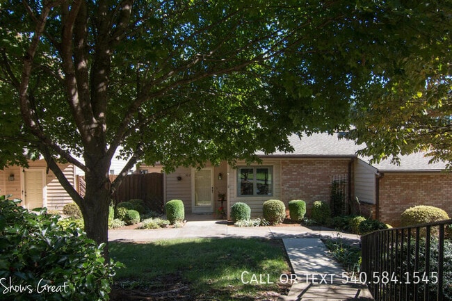 Building Photo - 307 Windward Dr SW