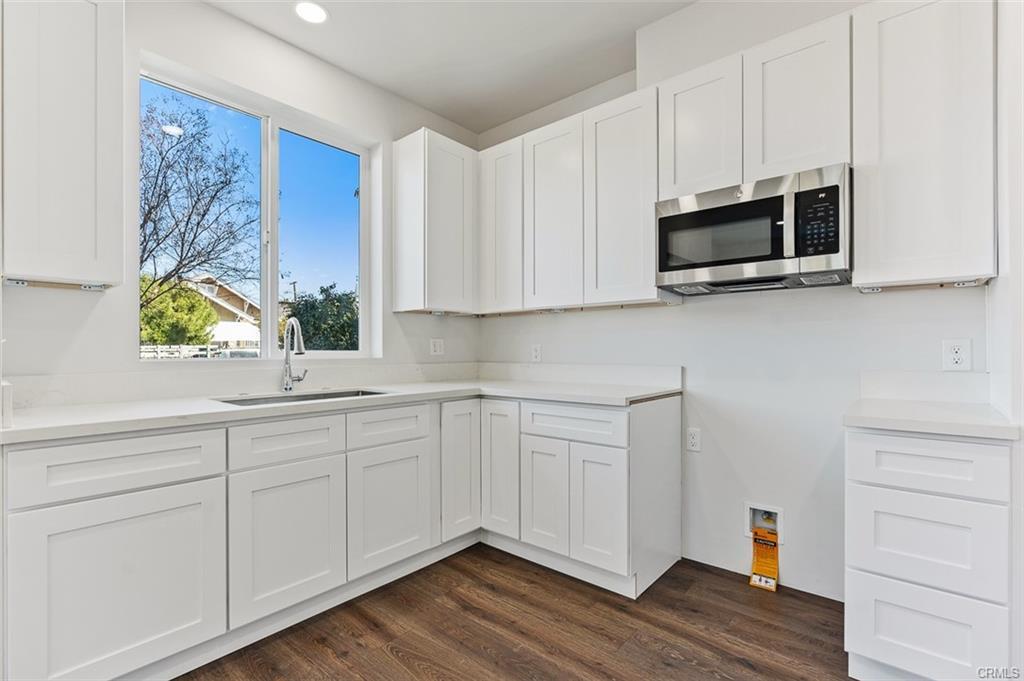 Building Photo - 136 W 48th St