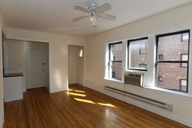 Building Photo - 3731 N Pine Grove Ave