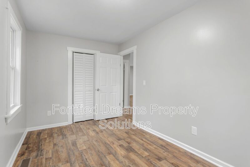 Building Photo - 1903 Larkin St