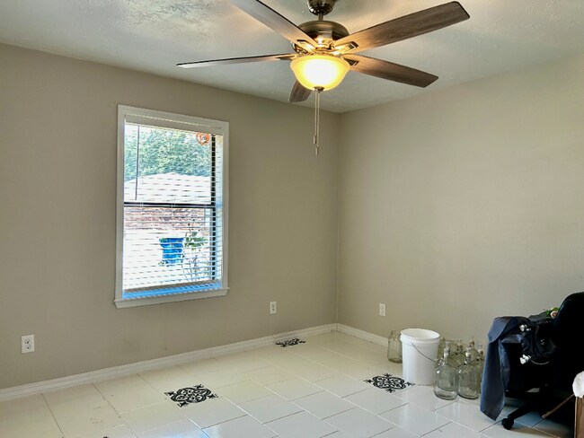 Building Photo - 1804 Byron Dr