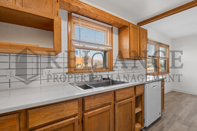 Building Photo - 2803 S Glenn Ave