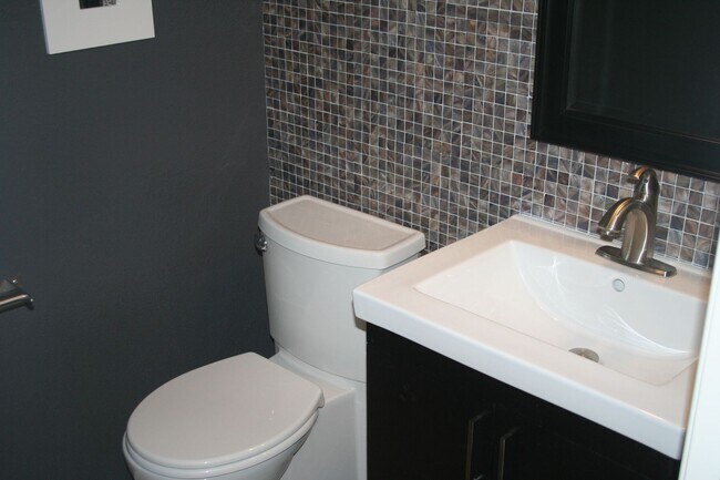 Building Photo - 7115 Quarterhorse Ln