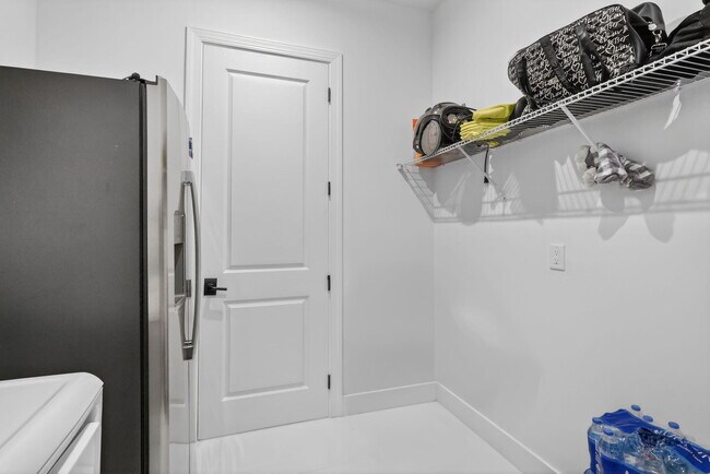 Building Photo - 10195 SW Latium Wy