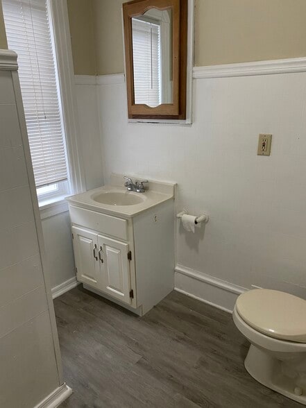 Building Photo - 16 S 19th Ave E