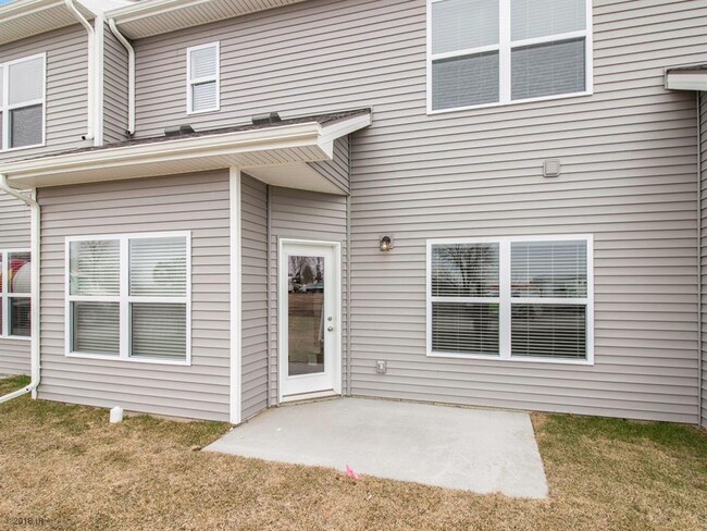 Patio / Outdoor Space - 2813 NW Lois Ln