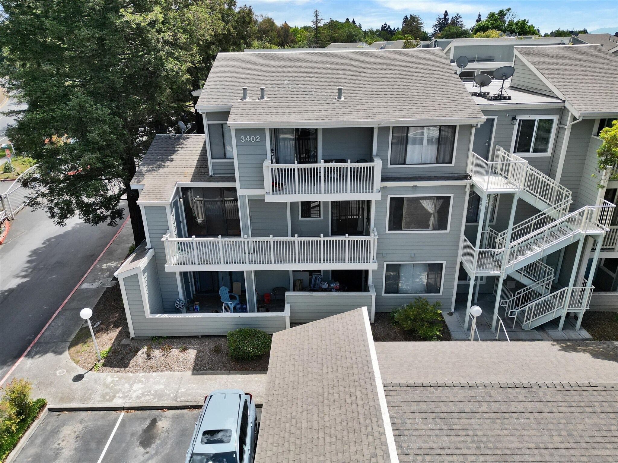 Building Photo - 3402 Pinewood Terrace