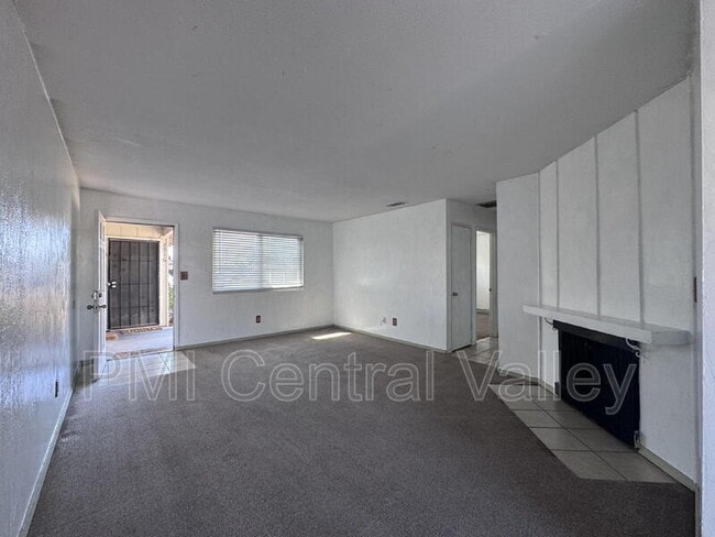 Building Photo - 8920 N El Dorado St