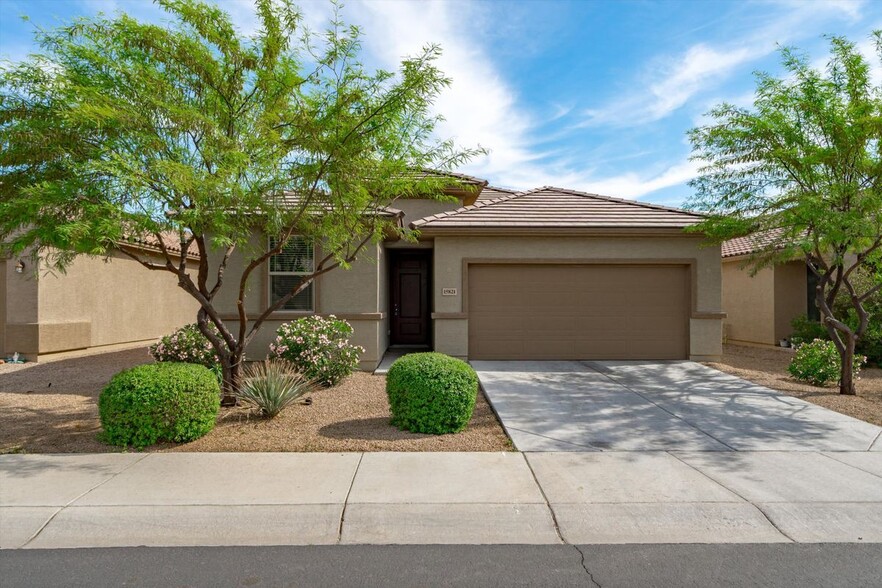 Primary Photo - 15821 W Mauna Loa Ln