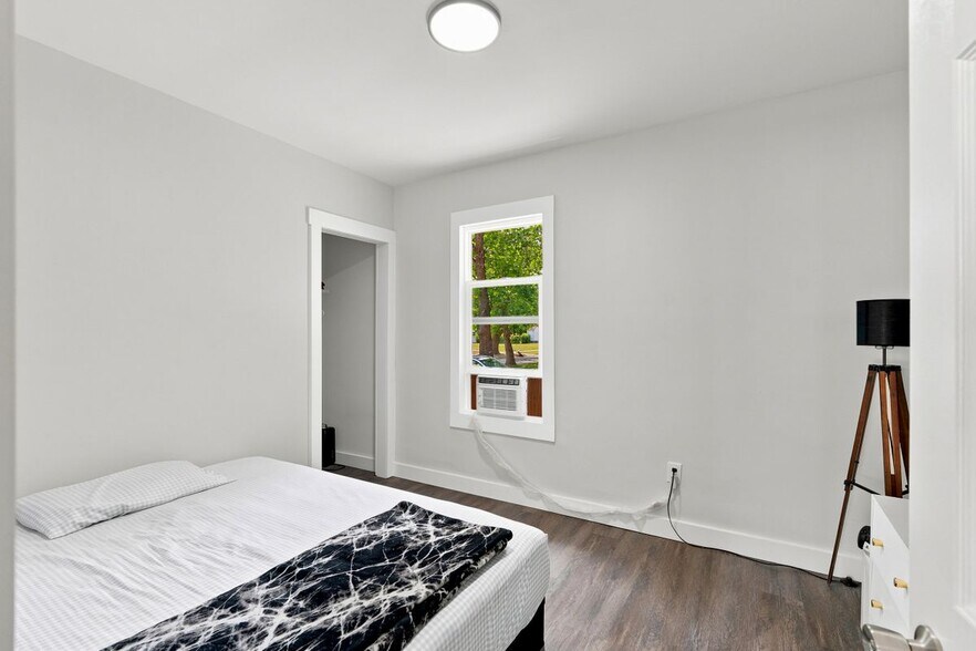 Building Photo - 15053 Spring Garden St