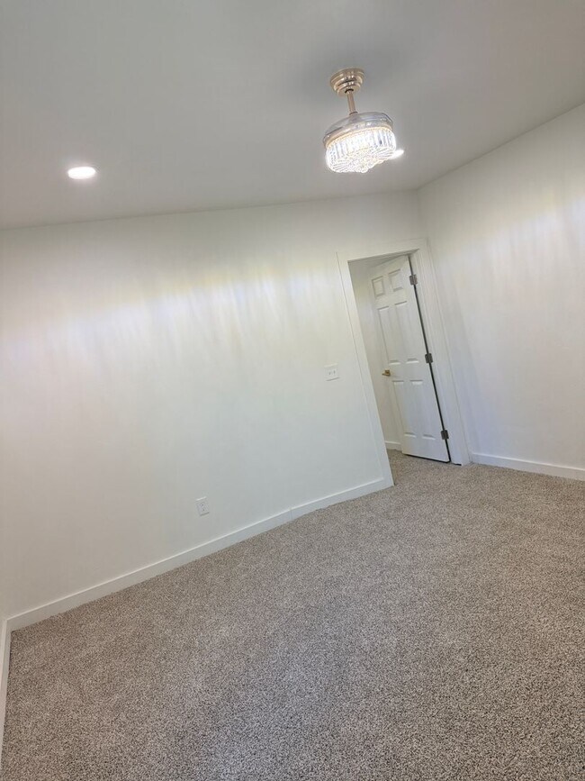 Building Photo - Cute 2 bedroom home in Prague!