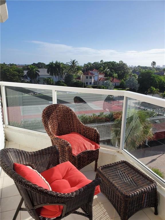 Building Photo - 1050 Longboat Club Rd