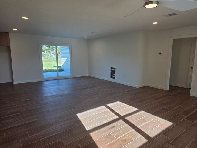 Building Photo - 803 Coleman St