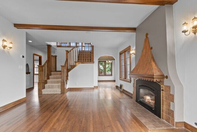Building Photo - Stunning Air Conditioned 1931 Tudor in Coveted Admiral w/ Views