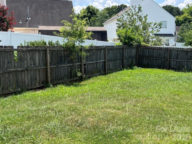 Building Photo - 1111 Delander Ln