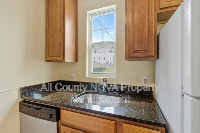 Building Photo - 2511 Kent Town Pl