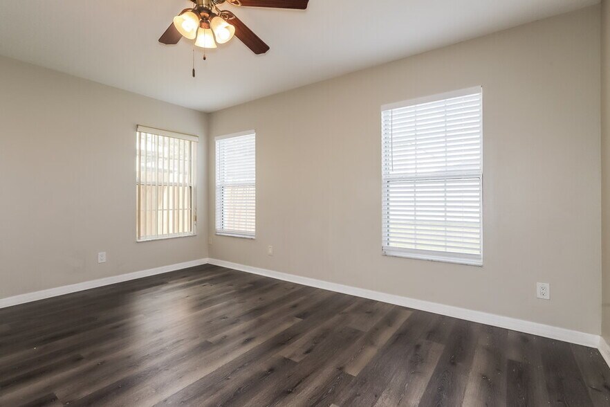 Building Photo - 11160 Golden Silence Dr