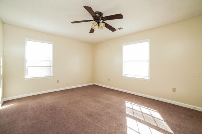 Building Photo - 2834 Lanthorn Dr