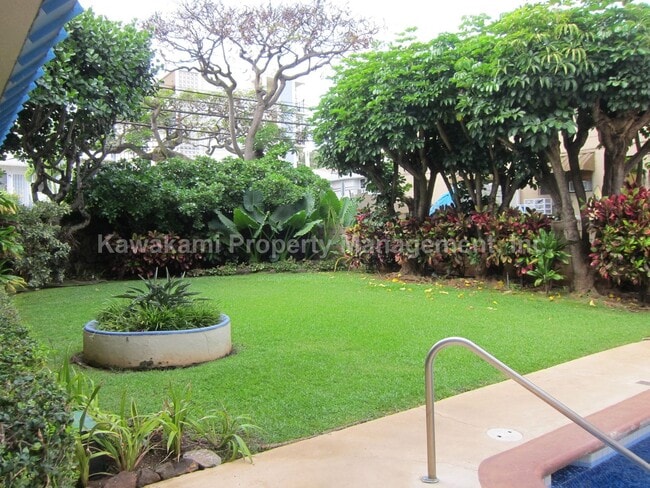 Building Photo - Conveniently Located, Renovated Condo w/Pa...