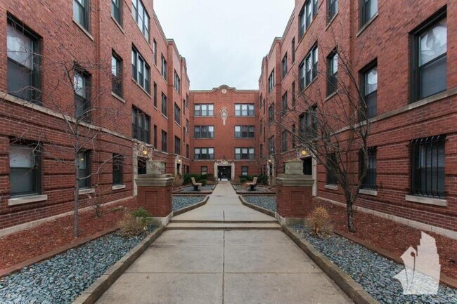 Building Photo - 1 bedroom in Chicago IL 60613