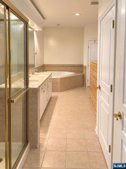 Building Photo - 120 White Pine Ct