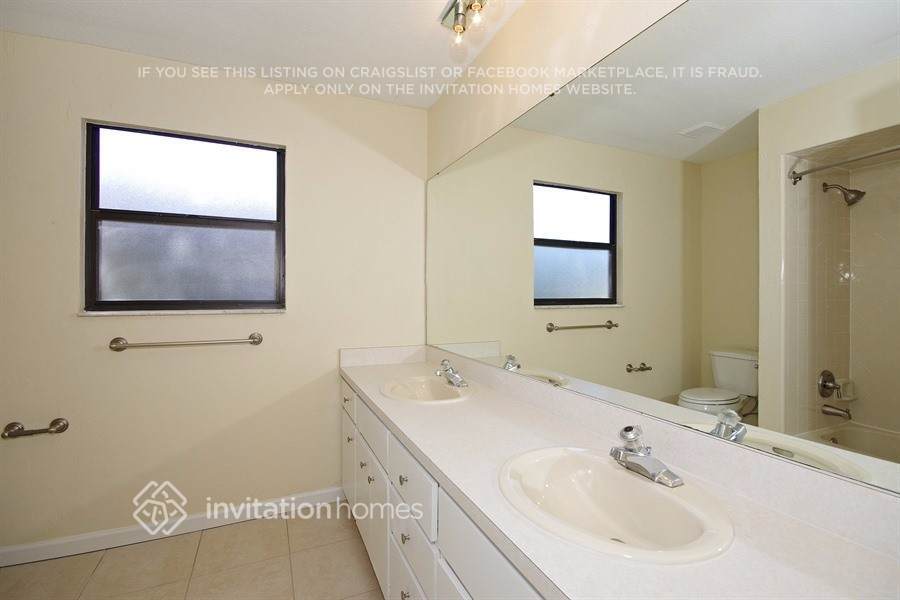 Building Photo - 242 Stevenage Dr