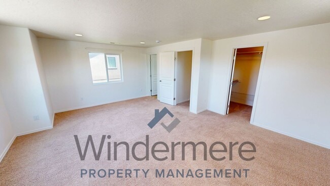 Building Photo - 229 Kokanee Ln