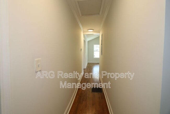 Building Photo - 1095 Ira St SW