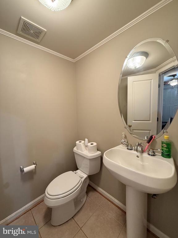 Building Photo - 43225 Highgrove Terrace