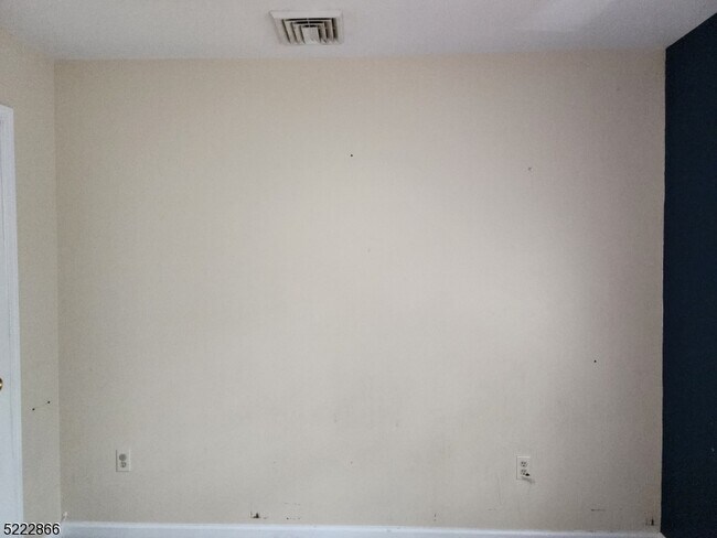 Building Photo - 313 S 6th St