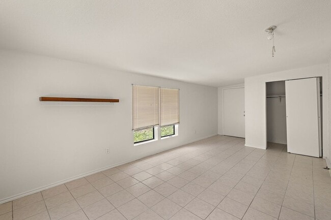 Building Photo - 403 Flournoy Dr