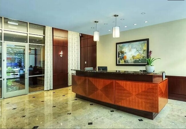 Building Photo - 817 Davis St