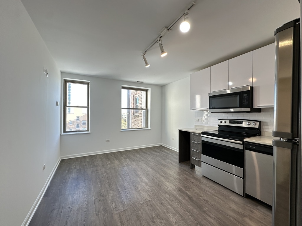 Building Photo - 940 W Winona St