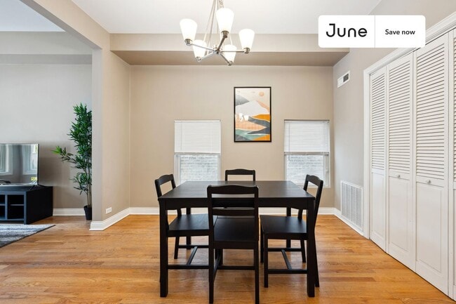 Building Photo - 2848 W Palmer