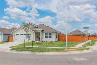 Building Photo - 204 Rollingwood Dr