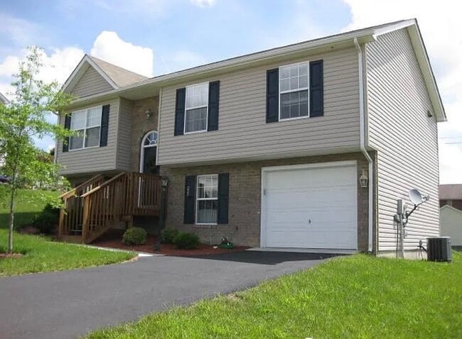 Building Photo - 890 New Village Dr NW