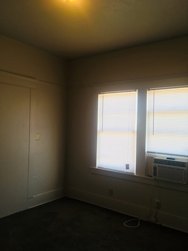 Building Photo - 2-Story Country home!